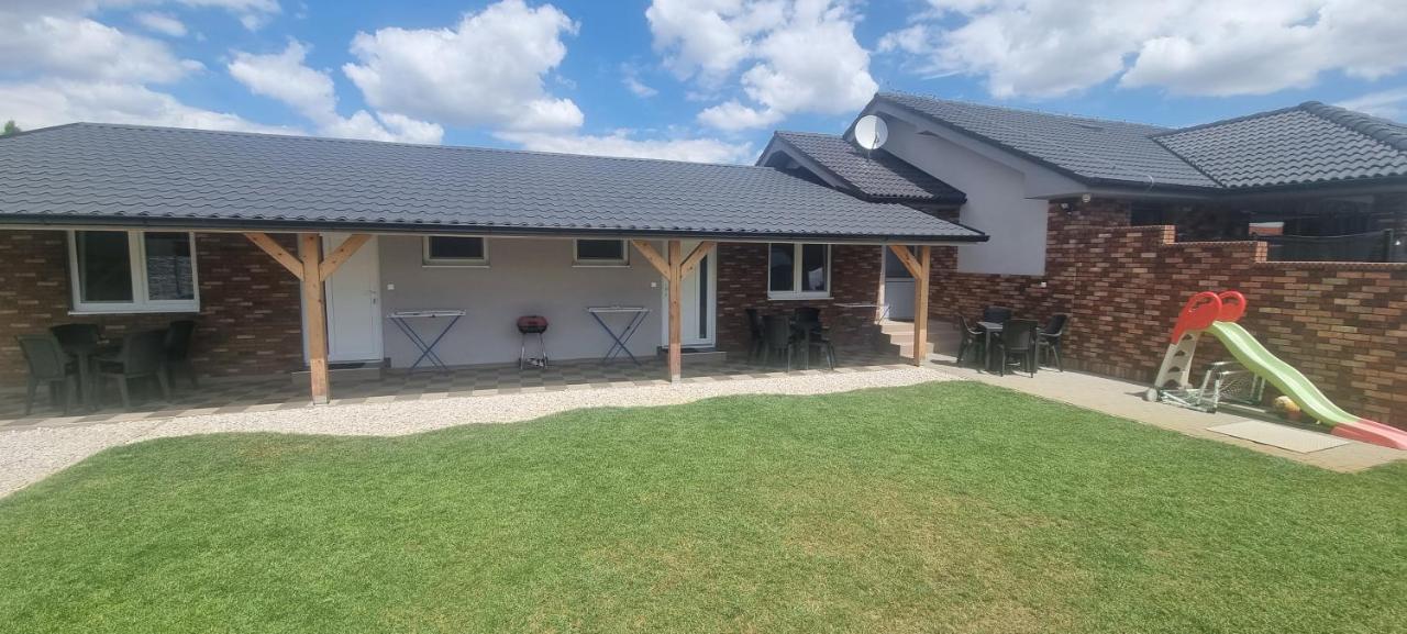 Veľký Meder Alexej Apartmany מראה חיצוני תמונה