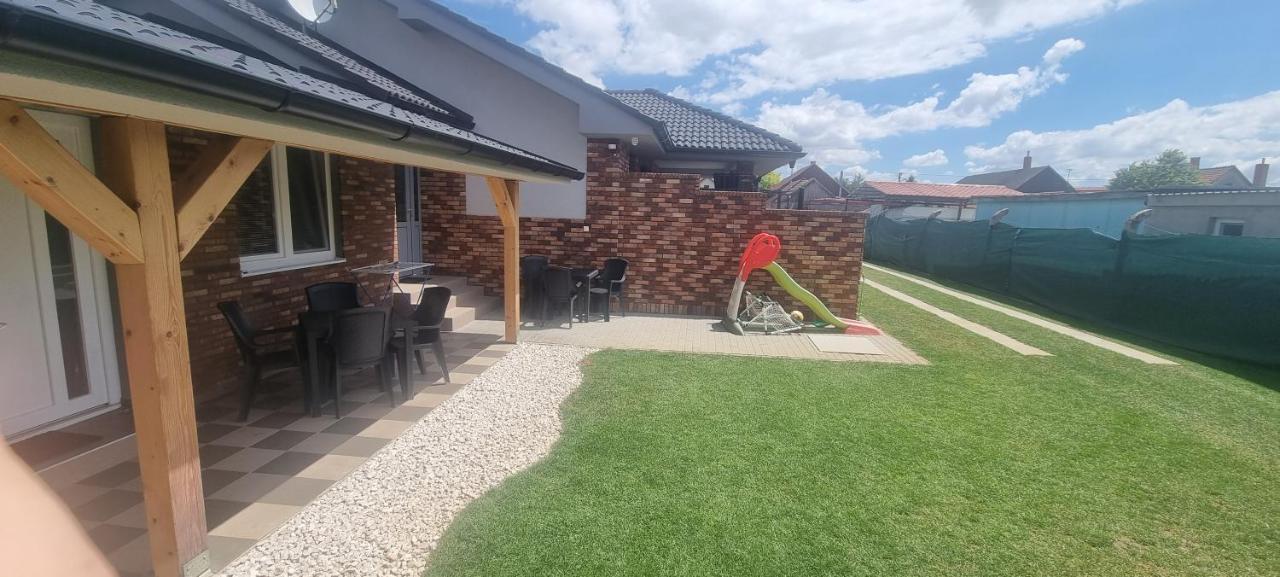 Veľký Meder Alexej Apartmany מראה חיצוני תמונה